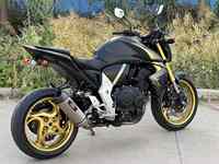 Moto sportive d'occasion Honda Hornet CB1000R, moteur quatre cylindres, cylindrée 1000 cm³, moto de route, vitesse maximale 300 km/h