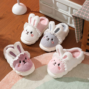 Nouvelle Arrivée : Chaussons d'été confortables en tissu de coton pelucheux brodé de fleurs, avec étiquette, au meilleur prix pour la maison - Product Image 1