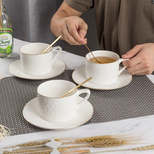 Ensemble de tasses à café en céramique à garniture dorée de style européen Soucoupes Tasses à latte de <span class=keywords><strong>grande</strong></span> capacité Thé rouge Espresso Moments Thé de l'après-midi anglais - Product Image 1