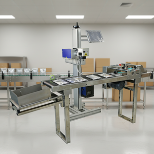 Marqueur laser UV à alimentation automatique haute vitesse pour la production de plastique et de papier, système de marquage de la date, du code QR et de la traçabilité pour l'emballage - Product Image 1