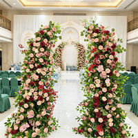C-491 Seiden-Blumenläufer in Burgunderrot für Hochzeiten, Langer Tischläufer mit Blumen, Wasserfall-Blumendekoration für Veranstaltungen