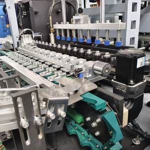 เครื่องผลิตขวดพลาสติกแบบอัตโนมัติเต็มรูปแบบ ควบคุมด้วยเซอร์โว 9 ช่อง ผลิตได้ 12000 ขวดต่อชั่วโมง - Product Image 4