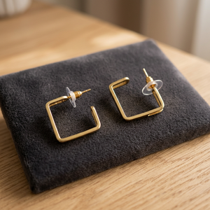 Pendientes de Aro Geométricos Étnicos Vintage de Latón Chapado en Oro Hechos a Mano por Soumya Creations, Modernos y Unisex para Fiesta - Product Image 3