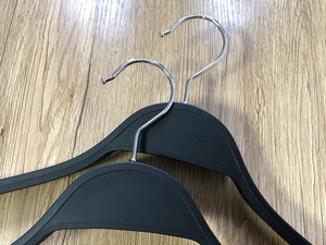 Móc áo nhựa cao cấp, chất lượng cao, sản xuất tại nhà máy, tùy chỉnh, dành cho người lớn, kiểu Zara, sơn đen cao cấp và móc bạc bóng. - Product Image 4