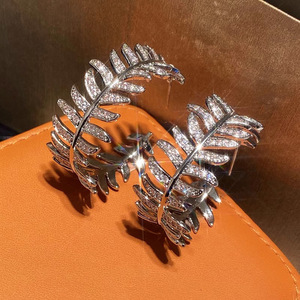 Orecchini a Goccia con Zirconi a Forma di Foglia di Grano, Design Elegante e alla Moda per Donne - Product Image 4