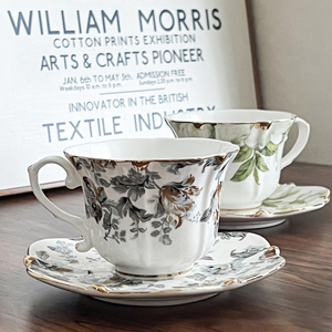 Set di tazze da caffè in ceramica stampate con fiori Vintage che servono tazza di caffè e piattino con design dorato - Product Image 4