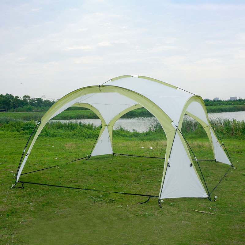 blanc avec un dôme vert herbe clair