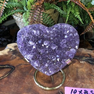 Cœur en cristal de titane violet naturel d'Uruguay, amas d'améthyste brute en forme de cœur, artisanat élégant pour la décoration intérieure - Product Image 1