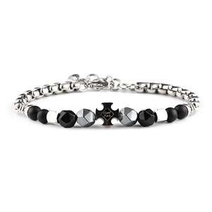 Bracelet en acier inoxydable à la mode et personnalisé avec un pendentif croix porte-bonheur et des perles d'agate noire pour accessoires de bijoux pour hommes - Product Image 1