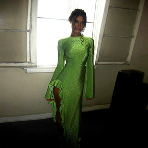 Robe de danse de scène pour femmes, dos nu, manches longues, fente haute, couleur unie, polyester, tenue de performance - Product Image 2