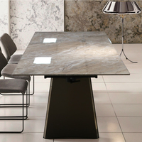 Meubles de salle à manger modernes et luxueux sur mesure avec pieds en métal et plateau en verre trempé, pliable pour plus de 10 places