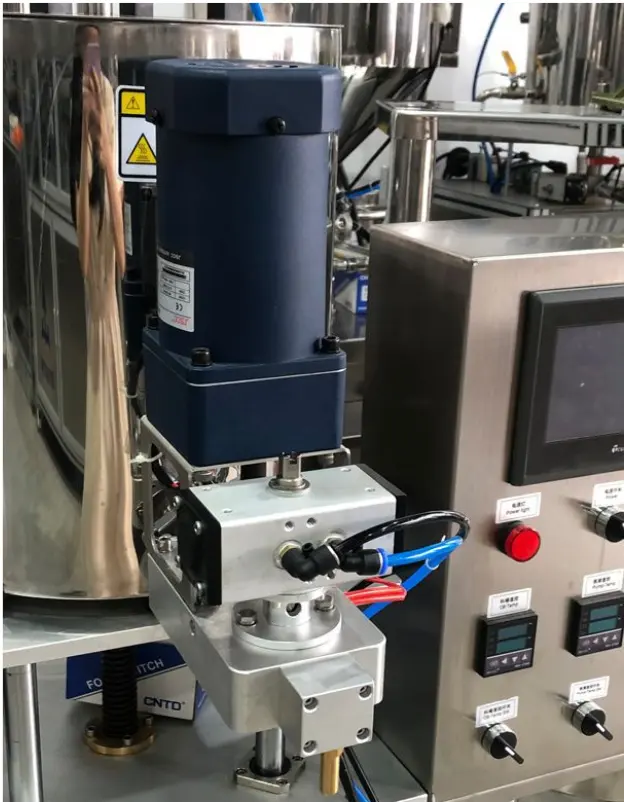 Máquina automática de llenado de pasta de calentamiento de temperatura constante de un solo cabezal máquina de llenado de bálsamo labial de cera con agitación
