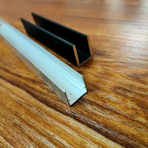 Rail <span class=keywords><strong>en</strong></span> <span class=keywords><strong>U</strong></span> <span class=keywords><strong>en</strong></span> aluminium de grande quantité - Product Image 6
