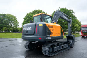 Nouvelle pelle sur chenilles Hyundai HX80G de 8 tonnes avec lame de bouteur, garantie 1 an sur le moteur et la boîte de vitesses - Product Image 3