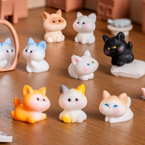 Mini chaton écologique en résine Figurine mignon bricolage ornement de noël pour bureau ou modèle de voiture Technique de peinture - Product Image 1