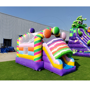 Château gonflable rayé coloré avec toboggan - Équipement de jeu en PVC commercial personnalisable pour les locations de fêtes en plein air pour enfants - Product Image 1