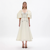 Nouvelle Robe Midi Femme Élégante Blanc Cassé Col Rond Manches Bouffantes à Coutures Contrastantes et Corsage Panneauté Coupe Évasée Personnalisable Vente en Gros