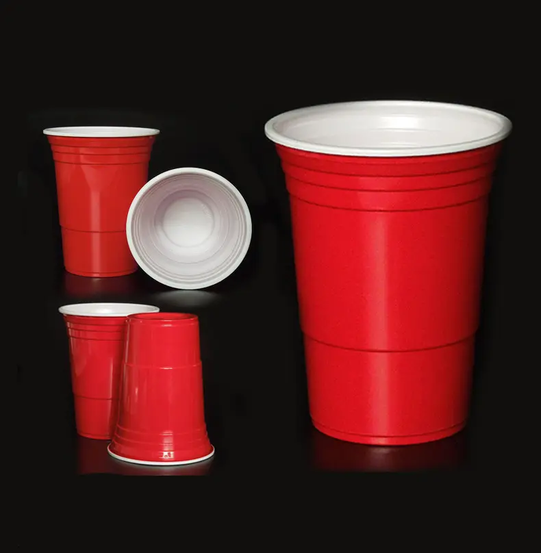 Parti festivali kutlamak birden fazla renk mutlu bira Ping Pong oyunu içme sıcak parti kırmızı bardak