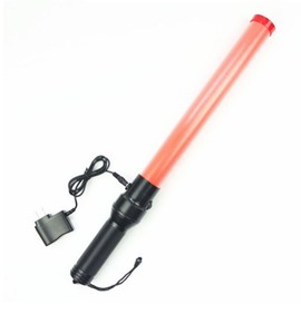 防水充電式<span class=keywords><strong>Led</strong></span>トラフィック信号バトン赤点滅ライト<span class=keywords><strong>Led</strong></span>トラフィックバトン54cm耐久性のある緑赤<span class=keywords><strong>LED</strong></span>トラフィックワンド - Product Image 3