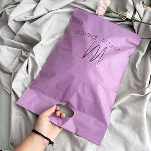 Sac de courrier en polyéthylène noir imprimé personnalisé, emballage plastique pour colis, sac de courrier portable avec poignée, sacs d'emballage pour la poste - Product Image 2