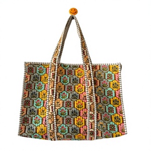 Sac fourre-tout en coton floral vintage, sac à bandoulière bohème matelassé fait main, sac fourre-tout floral rétro, sac à bandoulière en tissu fait main - Product Image 1