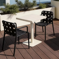 Chaise d'extérieur en plastique PP empilable avec accoudoirs, résistante aux UV, en rotin, pour jardin, restaurant, bistrot, terrasse – Vente en gros directe usine