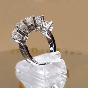 Anello a Fascia Singola con Zirconi Incastonati per Donne, Elegante Gioiello Scintillante alla Moda - Product Image 6