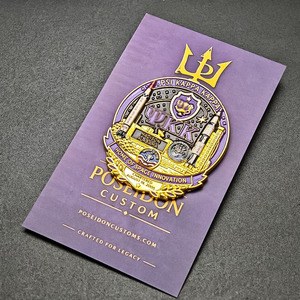 Pins Vintage Personalizados de Fraternidad con Escudo de Joyería Afroamericana en Esmalte Dorado y Morado, con Pedrería, para Alumni - Product Image 3