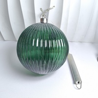 Nouvelle boule de Noël rayée verte en verre mercure faite à la main avec lumière LED, idéale pour la décoration de Noël à la maison
