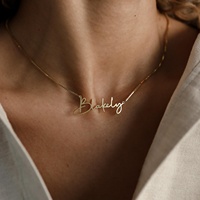 Kunden spezifische Mode Ins Stil Schriftzug vergoldet Edelstahl personal isierte Name Anhänger Halskette für Frauen
