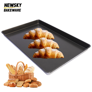 ถาดอบขนมปังอะลูมิเนียมอัลลอยเคลือบดำพรีเมียม แบบมีรูระบายความร้อน ให้ความร้อนสม่ำเสมอ สำหรับทำขนมปังบาแกตต์และครัวซองต์อย่างมืออาชีพ - Product Image 2