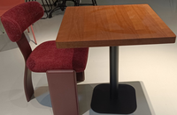 Table à manger en bois écologique de style mid-century avec pieds en bois, base carrée, design pliable, revêtement en cuir PU pour meubles de maison