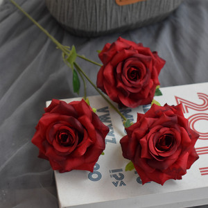 Flores Artificiales de Seda Hechas a Mano Realistas, Arreglo en Cascada de 3 Rosas de Diamante para Decoración de Bodas, Hoteles y Centros Comerciales - Product Image 5