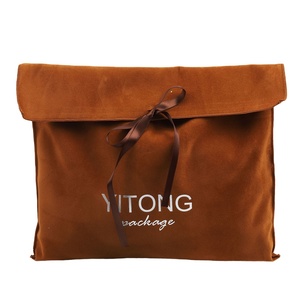 Bolsa de Regalo de Joyería de Lujo de Terciopelo Marrón con Logotipo Personalizado Impreso y Cinta para Bolsos, Embalaje Textil - Product Image 1