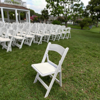 Chaise Pliante en Résine Wimbledon Blanche Rembourrée pour Extérieur, Jardin, Mariages, Fêtes, Hôtels et Location Événementielle – Vente en Gros