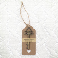 50 pièces/lot cadeaux de fête Souvenirs de mariage pour invités cadeaux de retour clé squelette ouvre-bouteille de bière avec cartes autocollantes personnalisées