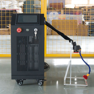 Machine de nettoyage laser à impulsions 300W 500W portable pour le nettoyage des graffitis, du bois, du métal et de la pierre, directement de l'usine - Product Image 1