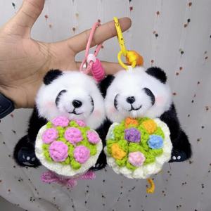 Adorable y Realista Muñeco de Peluche de Panda Gigante Tejido con Flor, Llavero, Colgante para Mochila, Adorno Colgante para Bolso, Venta al por Mayor - Product Image 5