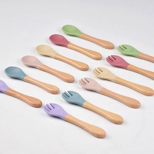 Juego de cucharas de silicona de grado alimenticio para bebés, utensilios de entrenamiento con mango de madera, libres de BPA - Product Image 5