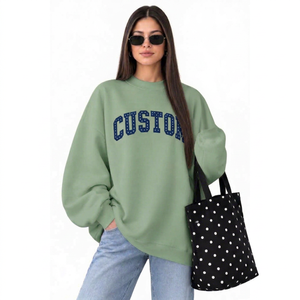 Sweat-shirt surdimensionné pour femme à col montant en polaire, uni, avec logo frontal, en tissu brossé doux, personnalisé, à manches longues, pour l'hiver - Product Image 1