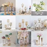 Luminaire Modulaire en Cristal avec Armature Métallique et Gouttes Acryliques pour la Transformation de Décoration d'Événements dans des Espaces de Luxe