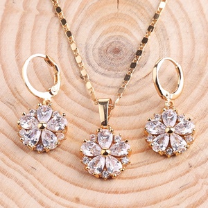 Conjunto de Collar con Iniciales, Diseño de Moda, con Zirconia, Conjunto de Joyería con Collar y Pendientes de Diamantes en Oro para Mujer - Product Image 6