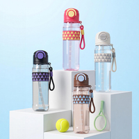 Bouteille d'eau portable anti-fuite à ouverture rapide avec paille intégrée, sangle antidérapante en silicone et dragonne de transport pour le sport