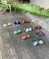 Boucles d'oreilles clous hypoallergéniques en cristal brut, pierre de guérison