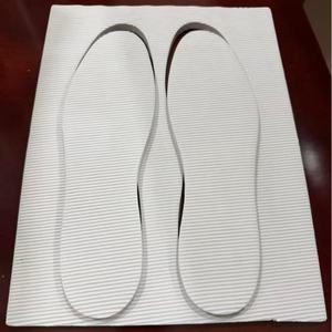 نعال أحذية مخصصة بالجملة، متينة وخفيفة الوزن ومقاومة للتآكل وصديقة للبيئة ومضادة للانزلاق، تصميم عصري للصنادل والشباشب - Product Image 2