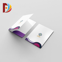 Personnalisation de la taille, lamination anti-rayures, gaufrage, débossage avec emplacement pour porte-cartes de visite, dossier de présentation de documents en papier