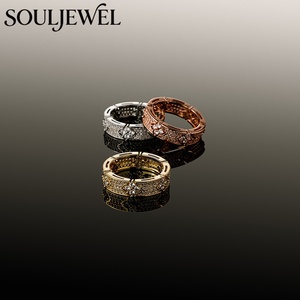 แหวนฮิปฮอป Souljewel Clover Band ชุบทองคำขาว 14K ประดับเพชรซิร์คอน ดีไซน์ซ้อนกัน หรูหรา สไตล์แร็ปเปอร์ สำหรับผู้ชาย ผู้หญิง ของขวัญ - Product Image 6