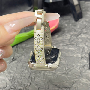 สายนาฬิกาข้อมือโลหะประดับเพชร Clover Bling หรูหราจาก Upro สำหรับ Apple Watch Series 11 10 9 8 7 SE สายรัดข้อมือแบบกำไลสำหรับผู้หญิง - Product Image 4