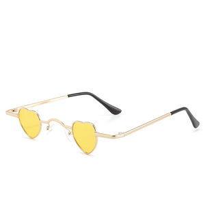 <span class=keywords><strong>Occhiali</strong></span> da Sole Piccoli da Donna Trendy Hip-Hop, <span class=keywords><strong>Occhiali</strong></span> Retrò <span class=keywords><strong>a</strong></span> Forma di Cuore Divertenti con Montatura Piccola alla Moda - Product Image 3
