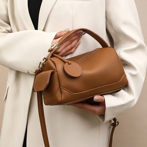 Nouveau Sac Boston Classique pour Filles 2026 en Cuir Souple, Petite Capacité, Porté Épaule ou Main, avec Chaînes Réglables - Product Image 5